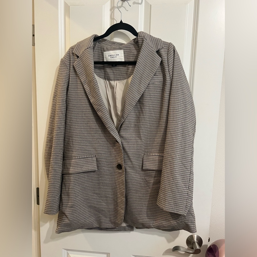 American Eagle women’s blazer in a houndstooth print, office, business